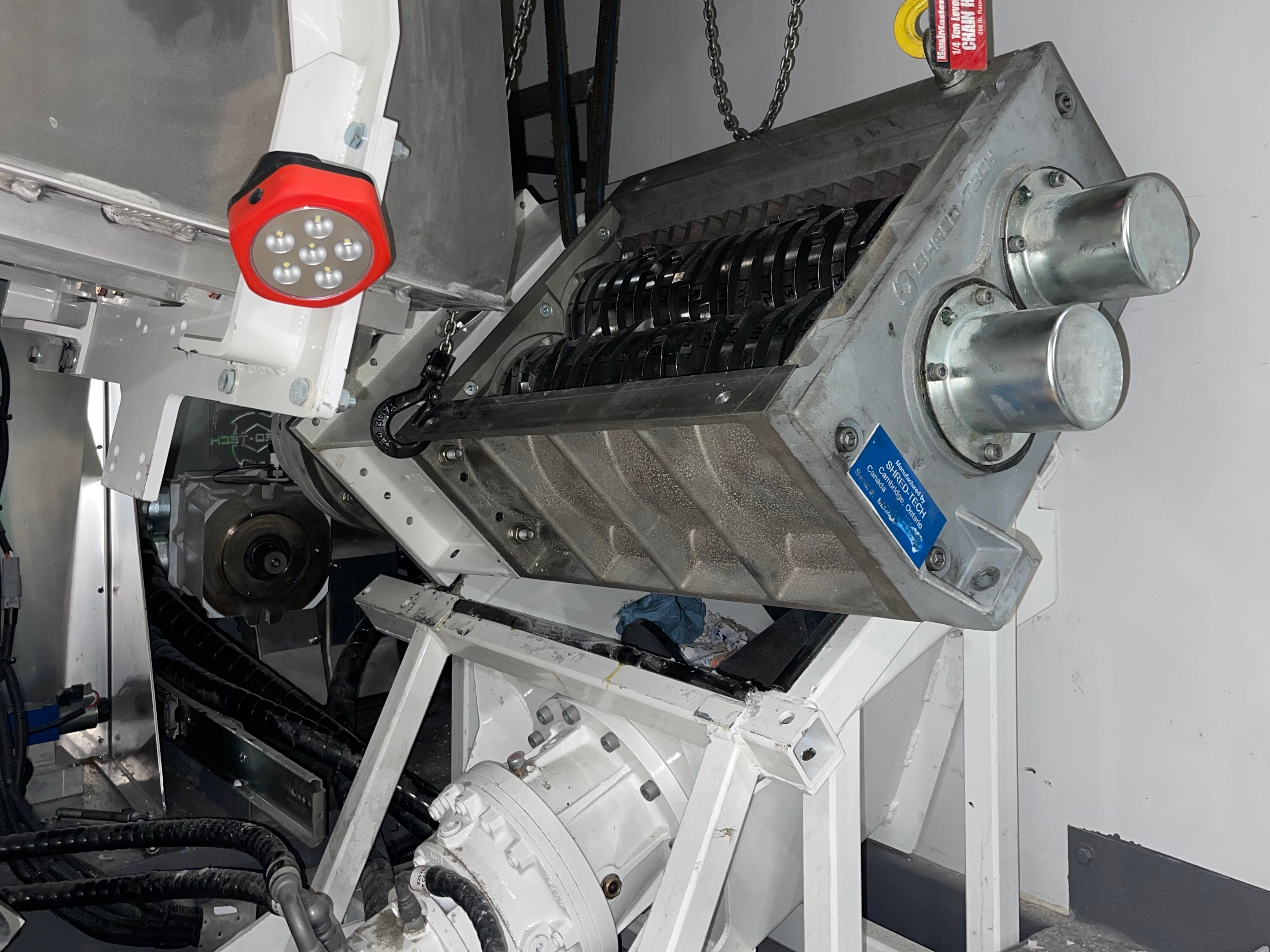 Cutting chamber lifted during shredder teardown